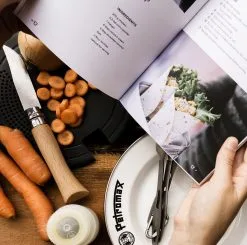 Trangia Moment - The Outdoor Cookbook, English -rejseudstyr Butik 92900021 6